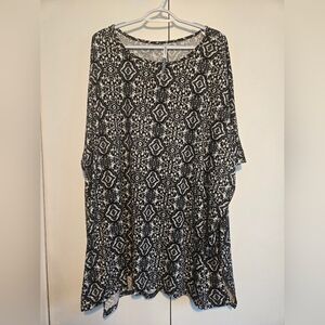 Piphany Black and White Patterned Women's Tunic Top- Size 4X